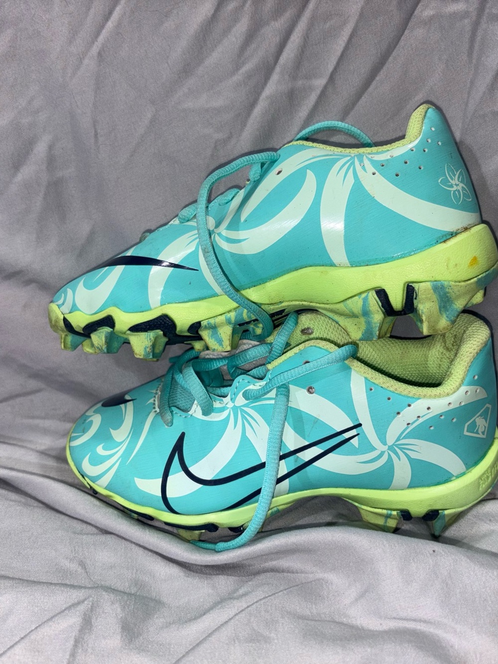 Nike Kids' Teal Floral softball Cleats